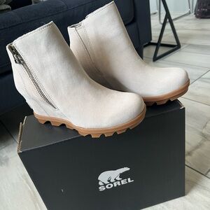 Sorel Women's Light Tan Ankle Booties